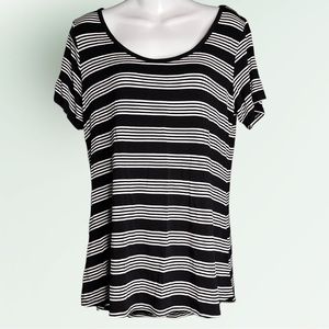 LuLaRoe Scoop Neck Tee